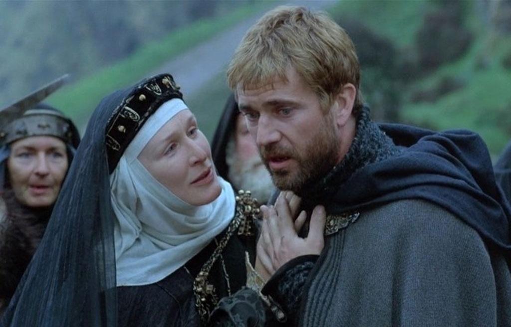 Mel Gibson e Glenn Close em cena de "Hamlet" (1990) - Divulgação