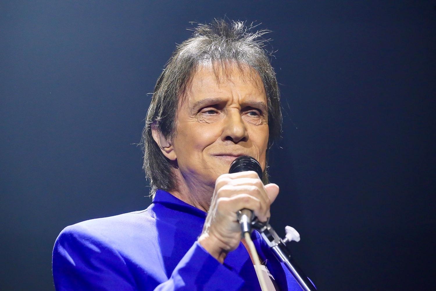 Ao final da apresentação, como de costume, Roberto Carlos jogou rosas para a plateia - Manuela Scarpa/Brazil News