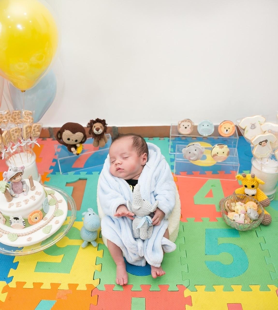 Valentina Francavilla, assistente de Ratinho, comemora primeiro mês do filho Giuseppe - Katia Rodrigues