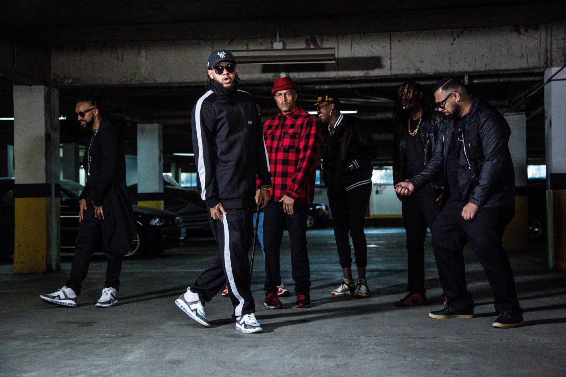 Rappers durante gravação do videoclipe de "O Céu é o Limite" - Moah Buffalo