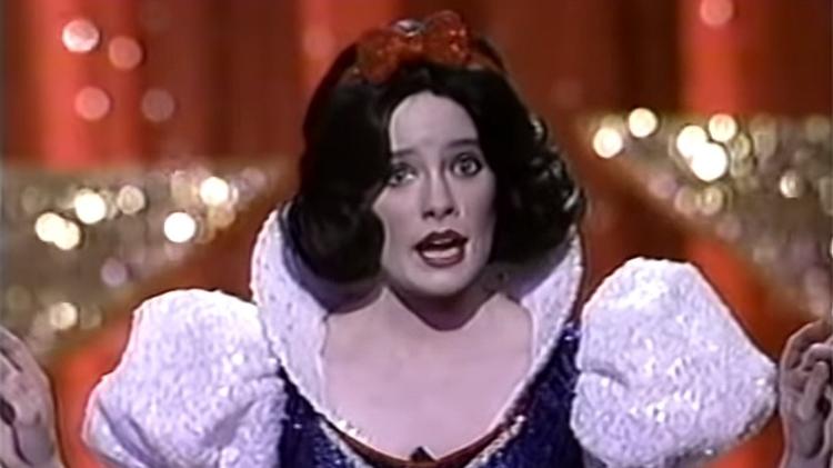 A atriz Eileen Bowman como Branca de Neve na abertura do Oscar de 1989 - Reprodução - Reprodução