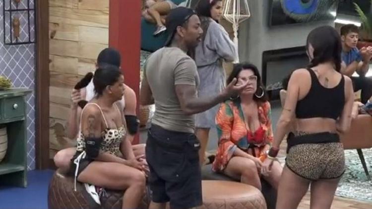 A Fazenda 2021: Nego do Borel diz que pode ter pegado camisinha quando estava bêbado na festa - Reprodução/PlayPlus - Reprodução/PlayPlus