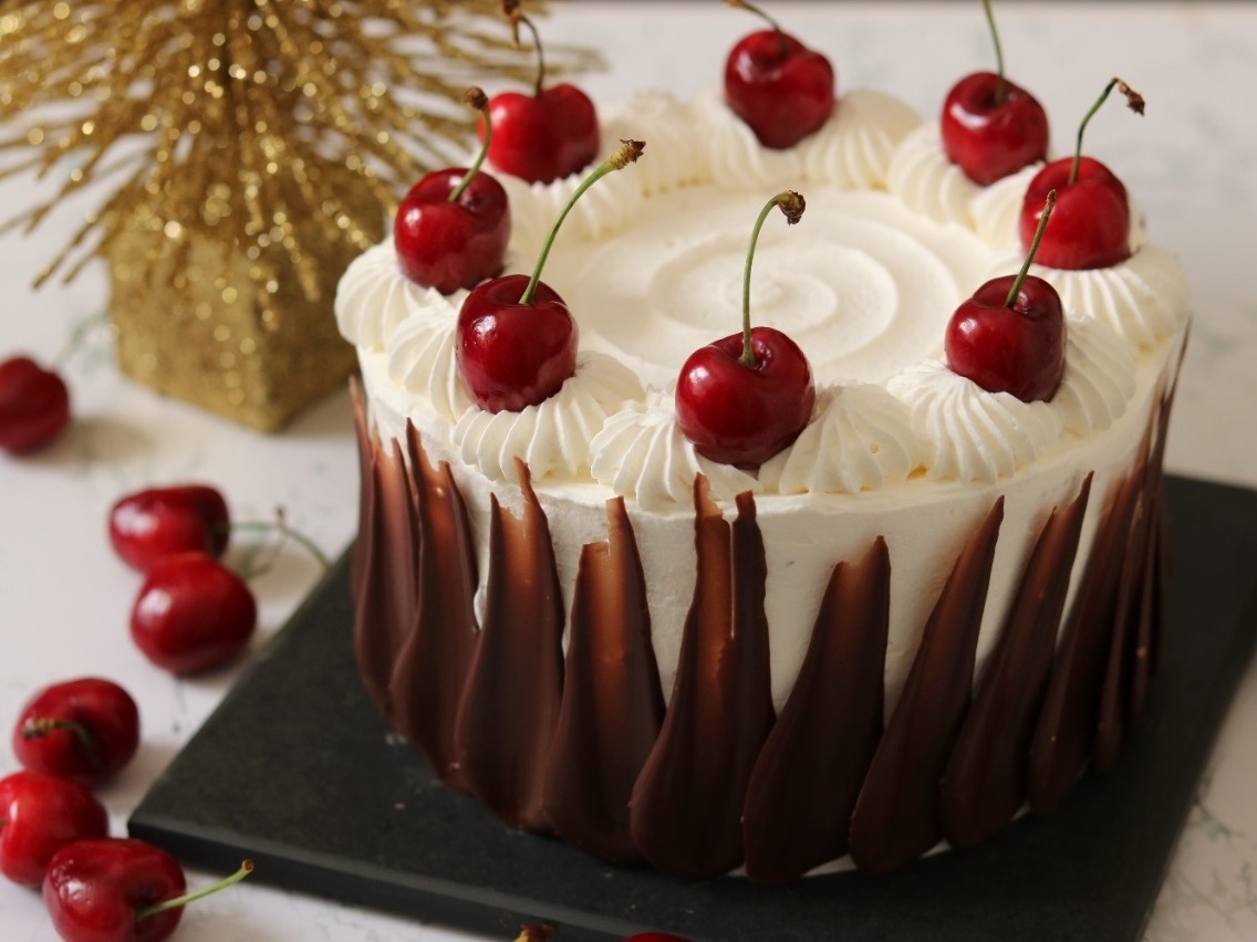 Bolo decorado para mulheres e senhoras - Confeitaria Refinada