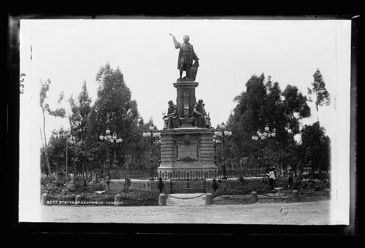 Estatua de Colón fotografiada por el fotógrafo William Henry Jackson - William Henry Jackson/Public Domain - William Henry Jackson/Public Domain