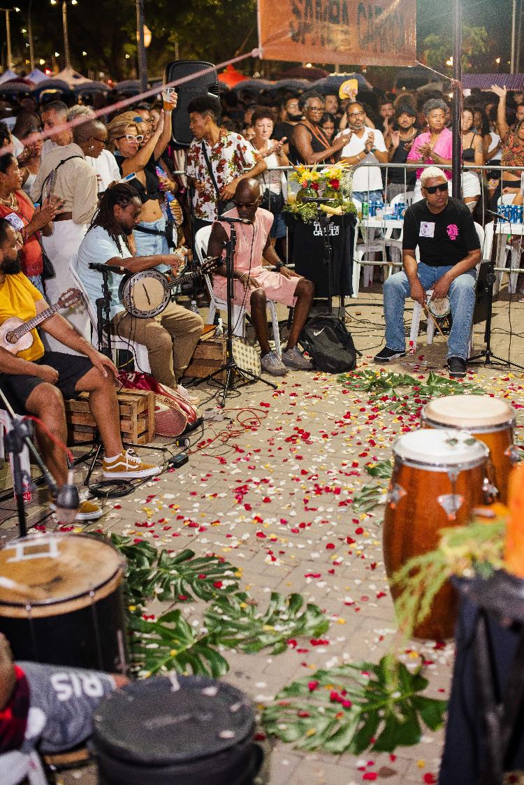 Uma das rodas de samba da Glória, aos domingos