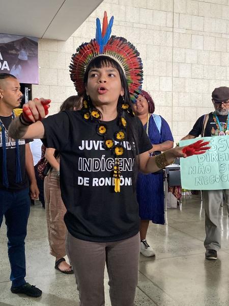 A ativista indígena Txai Suruí durante manifestação na COP16 - Foto cedida por Diego Casaes