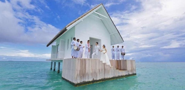 O espaço de matrimônio das Maldivas é cercado pelo oceano Índico - Divulgação/Four Seasons