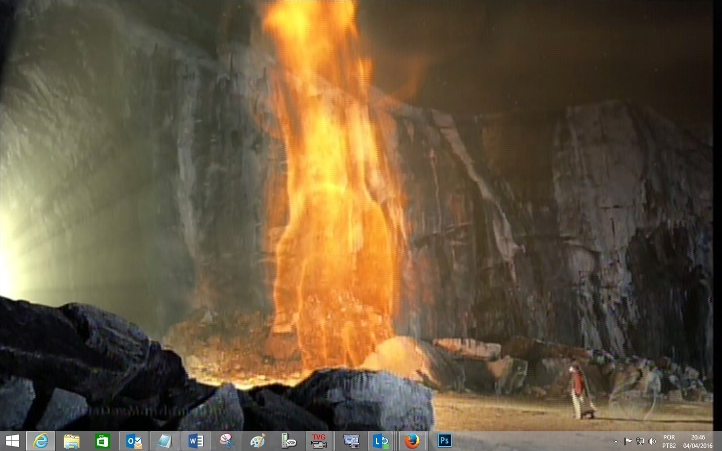 A mão de Deus surge para Moisés em "Os Dez Mandamentos - Nova Temporada" - Reprodução/TV Record