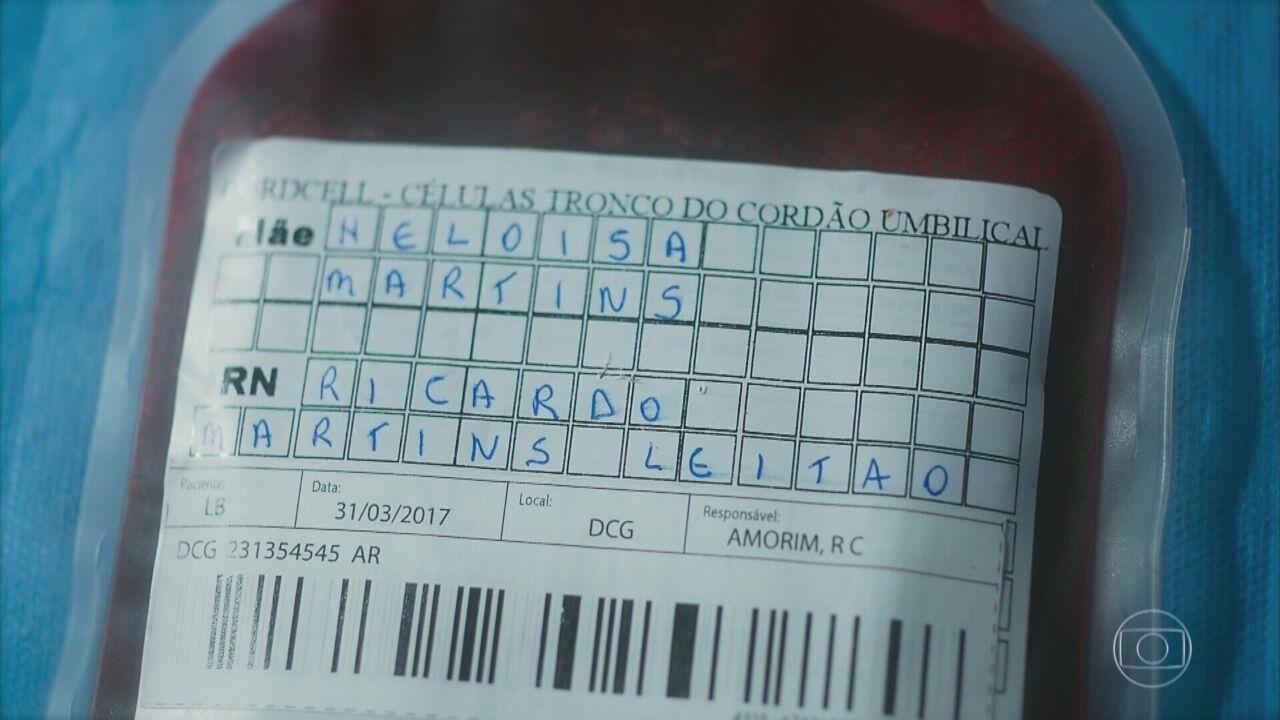 Helô doa sangue do cordão umbilical de Ricardo para curar a leucemia de Letícia no último capítulo de "A Lei do Amor" - Reprodução/TV Globo