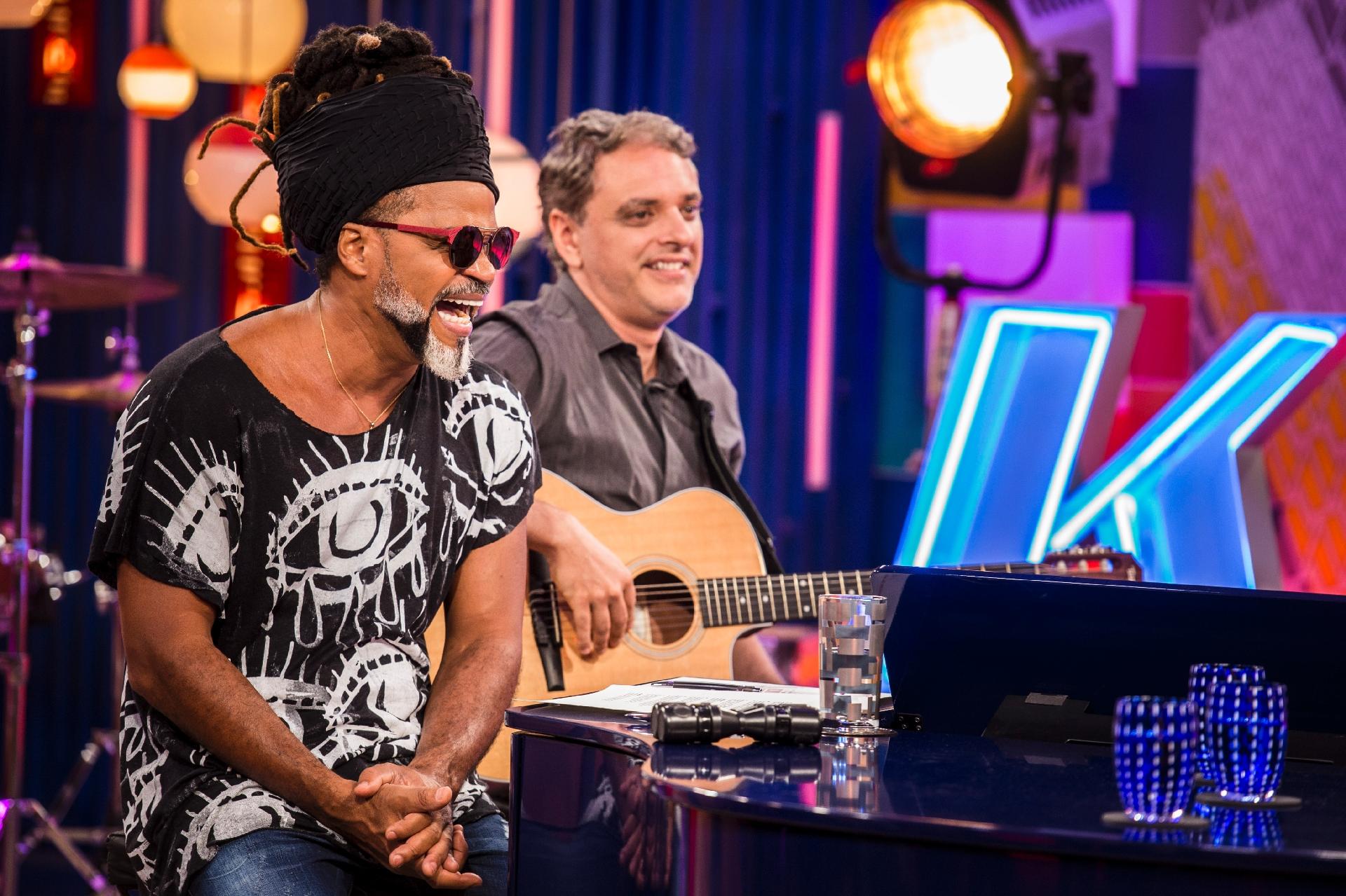 Carlinhos Brown posa nos bastidores do "The Voice Kids" - Mauricio Fidalgo/Globo/Divulgação