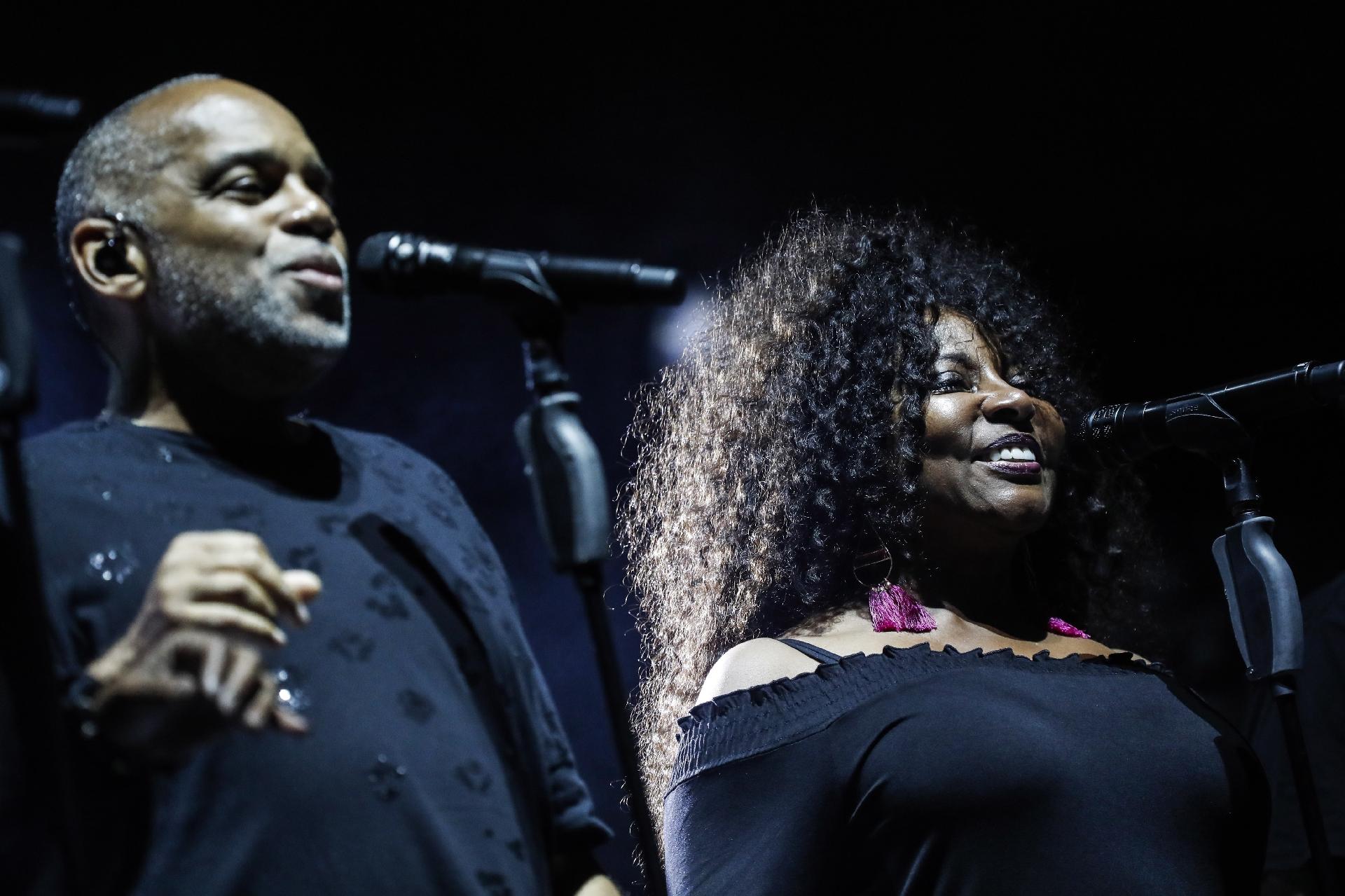 Algumas das canções mais populares do Genesis, banda da qual Collins foi vocalista e baterista, não poderiam ficar de fora show como "Throwing it all away", "Invisible Touch" e  "Follow you, follow me" - Lucas Lima/UOL