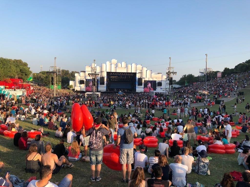 Público curte o primeiro dia do festival Rock in Rio Lisboa, em Portugal, no Parque Bela Vista - Felipe Branco Cruz/UOL