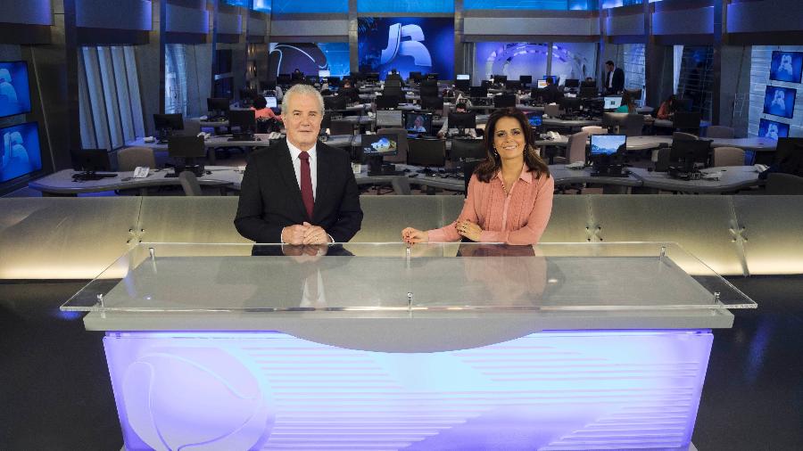 Celso Freitas e Adriana Araújo no novo cenário do "Jornal da Record" - Antonio Chahestian/Record