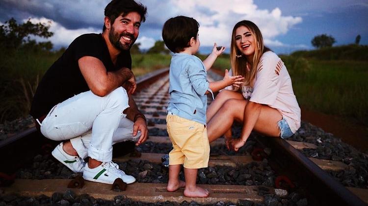 Sandro, Jéssica e o pequeno Noah - Reprodução/Globo - Reprodução/Globo