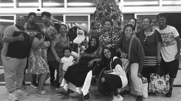 Deise Cipriano comemorou alta do hospital cercada por familiares; ela voltou a se internar antes do fim do ano passado - Reprodução/Instagram - Reprodução/Instagram