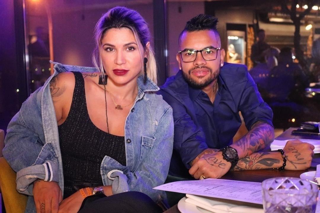 Dentinho, atacante e ídolo do Corinthians, se casou com Dani Souza, a ex-Mulher Samambaia do "Pânico"; atualmente o casal vive uma vida luxuosa na Ucrânia, onde ele joga, com os filhos Bruno, Sophia e Raphaela - Reprodução/Instagram