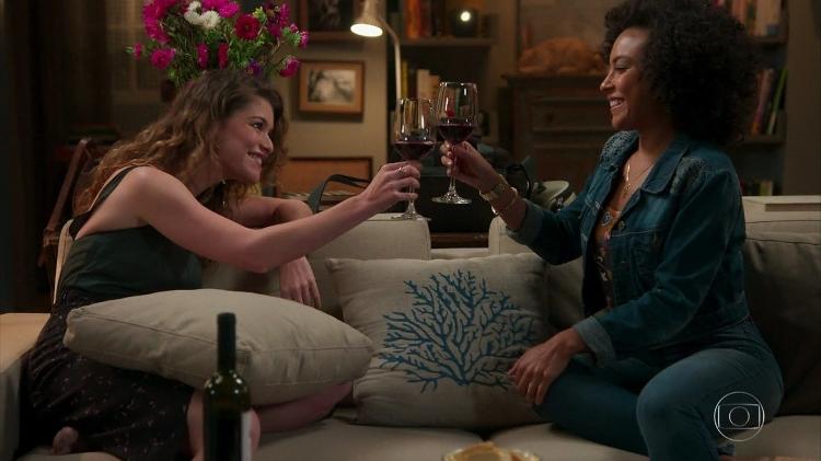 Isabel (Alinne Moraes) e Sheila (Dandara Albuquerque) em "Espelho da Vida" - Reprodução/TV Globo - Reprodução/TV Globo