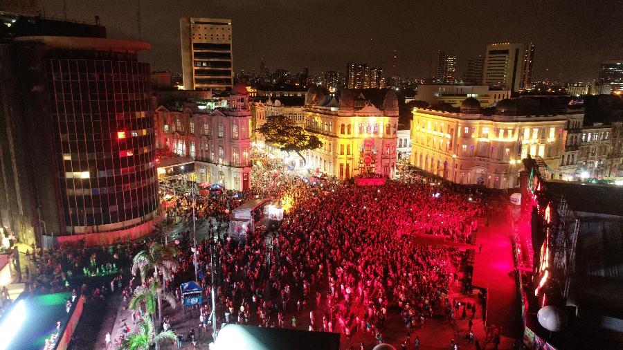 Vista aérea do Marco Zero do Recife durante a abertura oficial do Carnaval 2019 - Arnaldo Carvalho/JC Imagem/Estadão Conteúdo