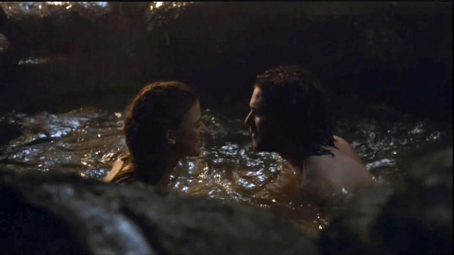 Rose Leslie e Kit Harington na cena da caverna em "Game of Thrones" - Reprodução