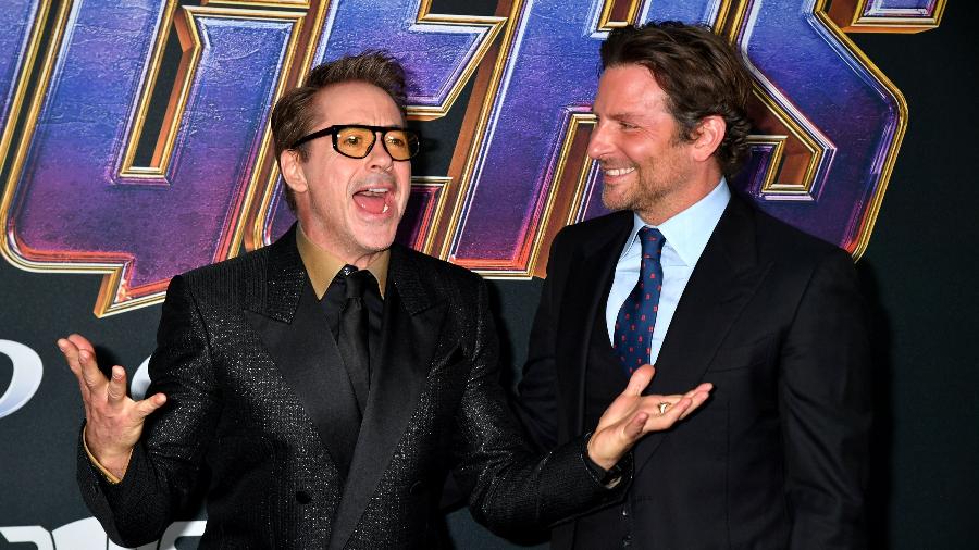 Robert Downey Jr. posa acompanhado de Bradley Cooper no evento de estreia de "Vingadores: Ultimato" - Jeff Kravitz/FilmMagic/Getty Images
