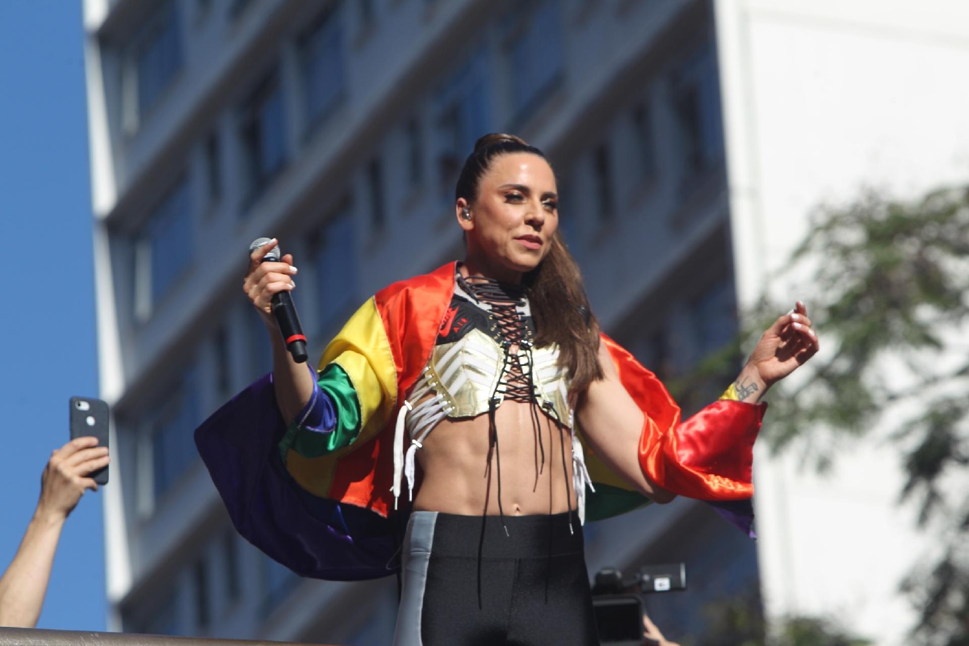A Spice Girl Mel C fez show neste domingo (23) em um trio elétrico durante a Parada do Orgulho LGBT em São Paulo - Marcello Sá Barreto/Brazil News