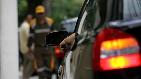 Pisca-alerta ligado com o carro - Marcelo Justo/Folha online - Marcelo Justo/Folha online