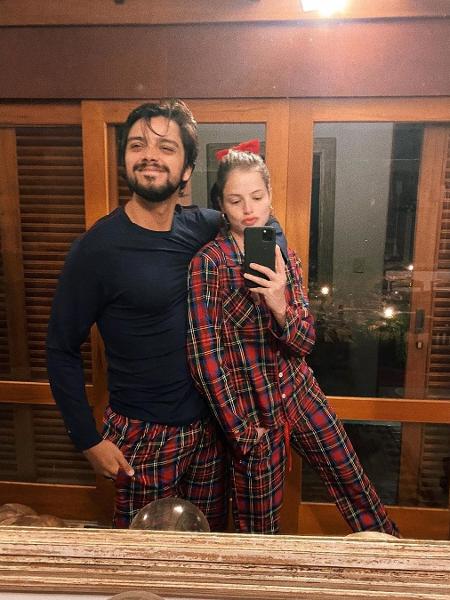 Agatha Moreira e Rodrigo Simas combinam pijama - REPRODUÇÃO/INSTAGRAM