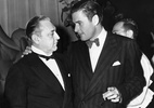 Errol Flynn bebia como o diabo