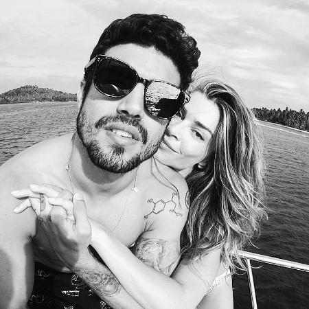 Caio Castro posta foto romântica com Grazi Massafera - Divulgação/Instagram
