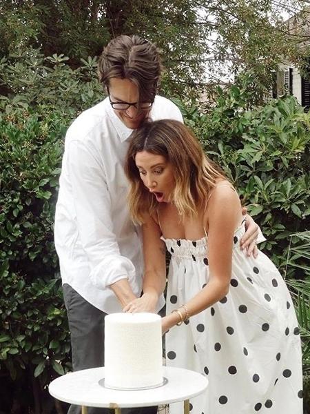 Ashley Tisdale descobre o sexo do bebê ao lado do marido, Christopher French - Reprodução/Instagram