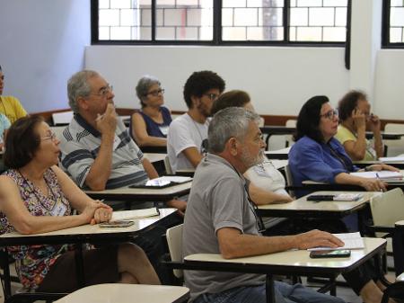 Idosos no curso da USP antes da pandemia; hoje, aulas são realizadas de forma online - Divulgação/ICMC-USP
