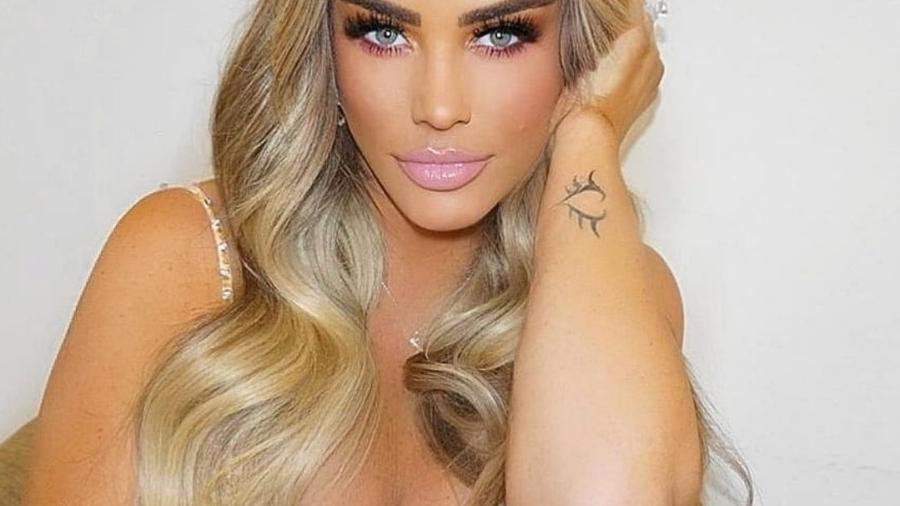 A socialite Katie Price conta sua experiência na mansão da Playboy  - Reprodução/Instagram