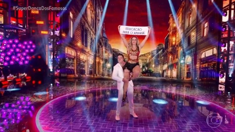 Super Dança dos Famosos: Paolla Oliveira faz protesto em favor da educação - Reprodução/TV Globo - Reprodução/TV Globo