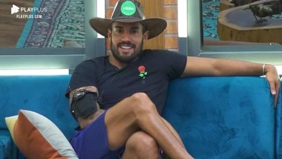 A Fazenda 2021: Bil Araújo com o chapéu de fazendeiro - Reprodução/Playplus