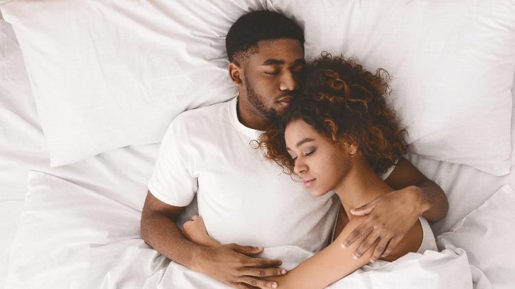 Sono, casal, dormindo - iStock - iStock
