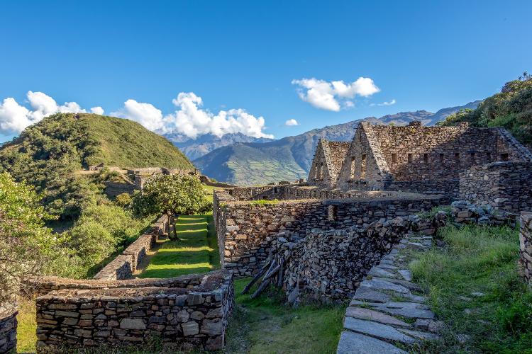 Choquequirao archeological complex site, one of the most remote Inca ruins in the Peruvian Andes, with inca buildings, houses, temples, terraces and walls surrounded by green mountain landscape - Jekaterina Sahmanova/Getty Images/iStockphoto - Jekaterina Sahmanova/Getty Images/iStockphoto