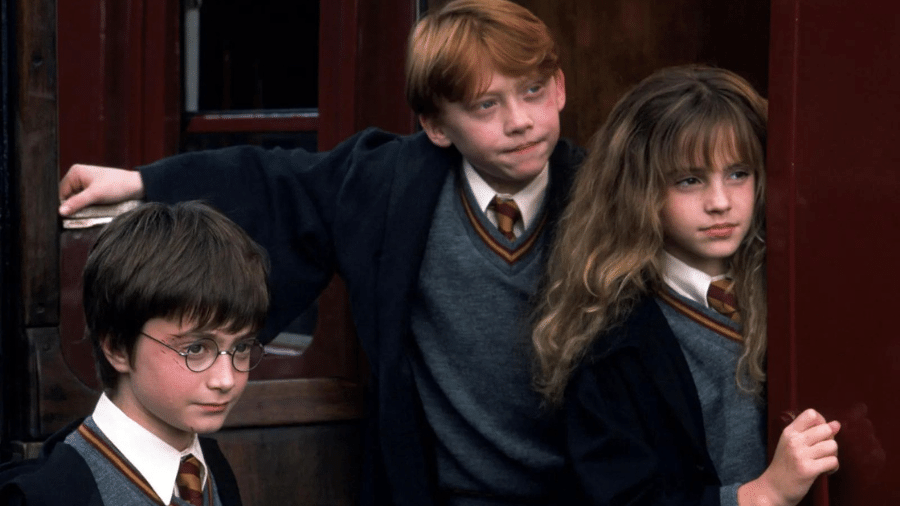 Daniel Radcliffe, Rupert Grint e Emma Watson em 'Harry Potter e a Pedra Filosofal'