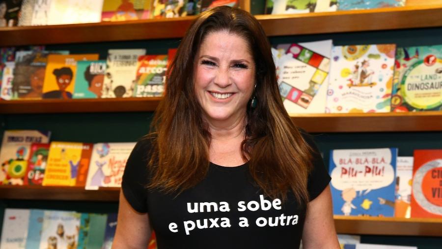 Christiane Pelajo relembra diagnóstico de câncer no livro Uma Sobe e Puxa a Outra - Roberto Filho / Brazil News