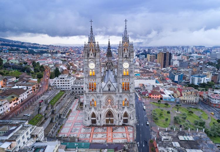 Basílica do Voto Nacional, em Quito, no Equador