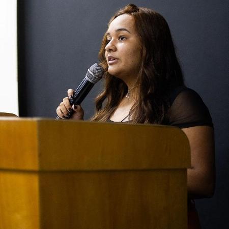 Vitória Santos, primeira mulher negra a presidir a Conferência Municipal das Cidades, em Santos (SP)