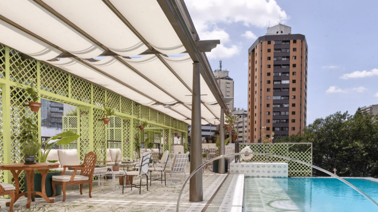 Belavista Rooftop Pool & Bar