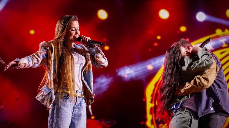 Maraisa e Fernando Mocó cantam e se beijam em show em São Paulo