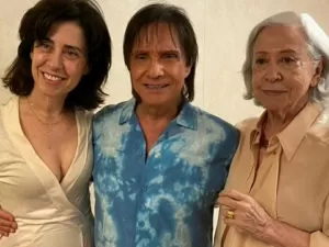 Roberto Carlos posa com Fernanda Torres e Fernanda Montenegro