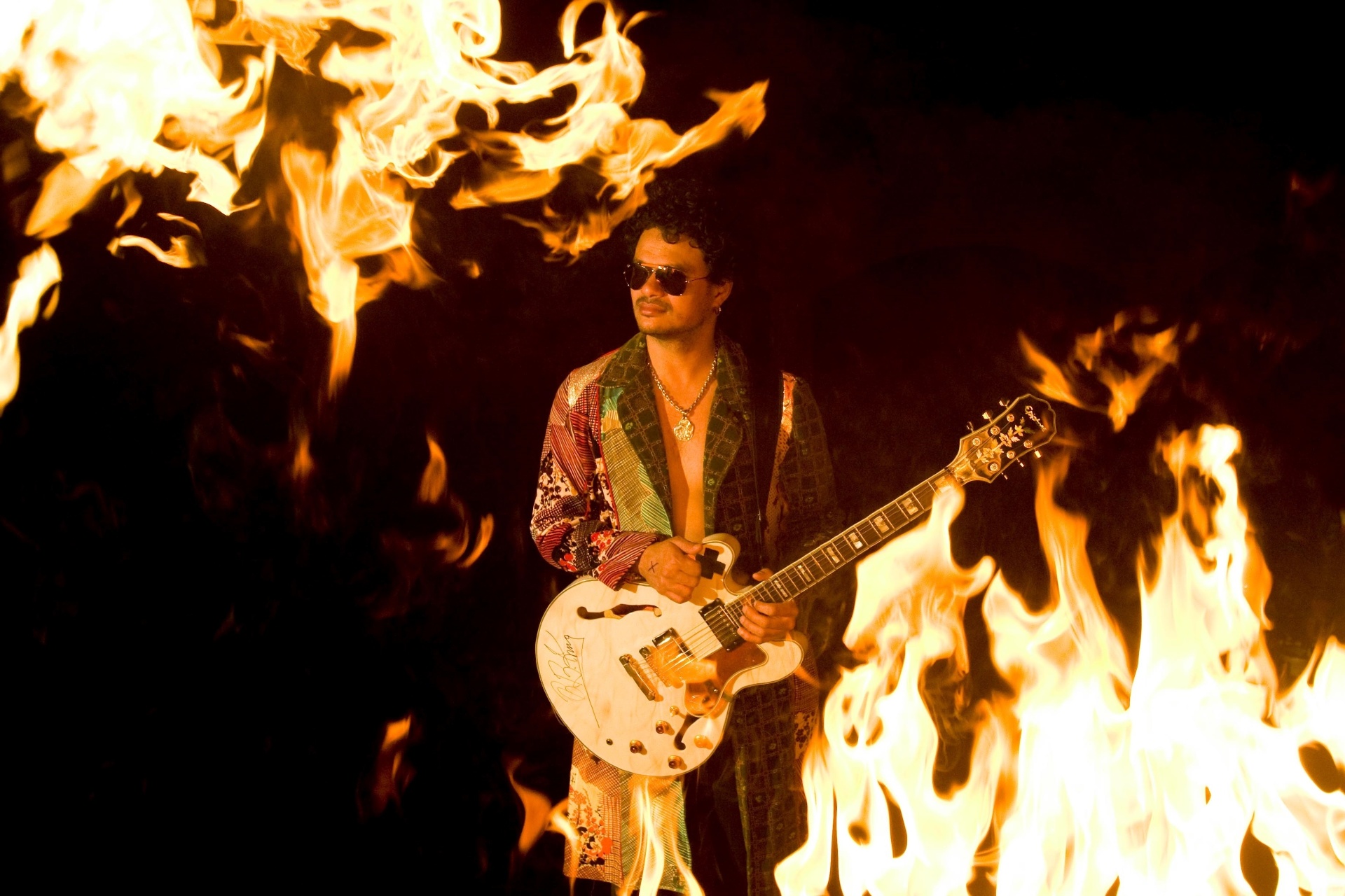 O cantor Léo Maia clicado pelo fotógrafo Marcos Hermes; imagem faz perte da mostra "Brasileirô" - Marcos Hermes