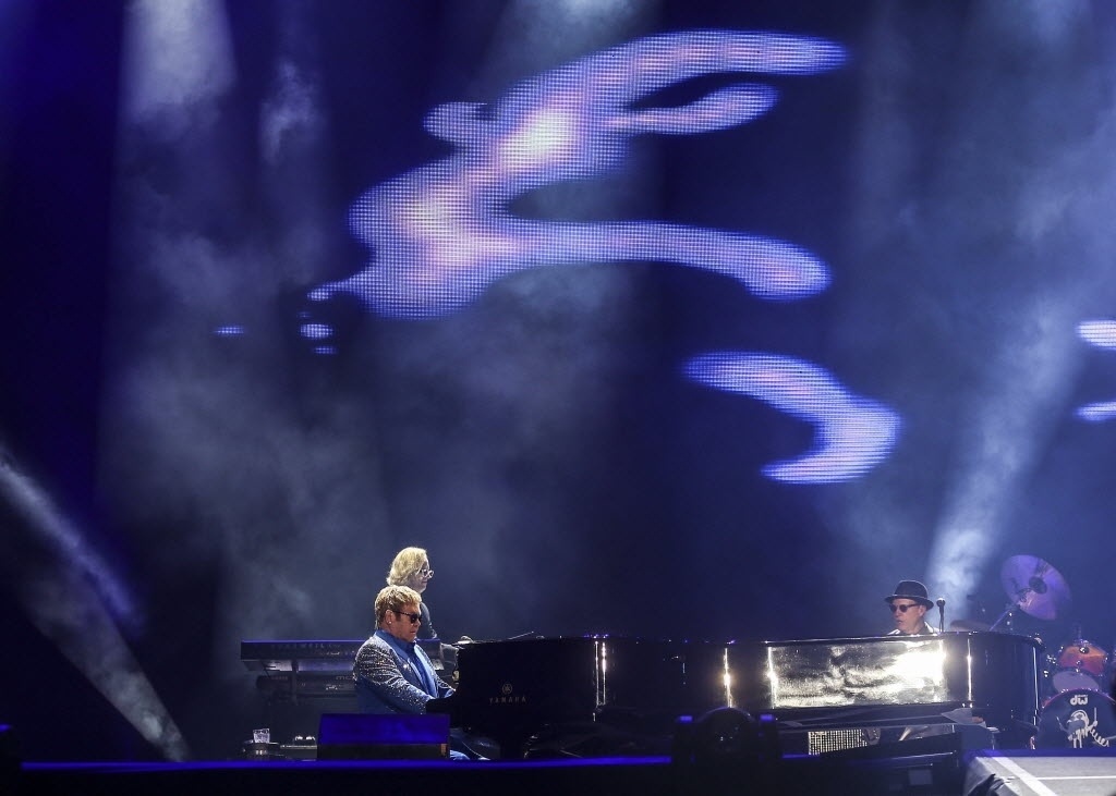 20.set.2015 - Elton John se apresenta no palco Mundo no terceiro dia do Rock in Rio 2015 - Antonio Lacerda/EFE