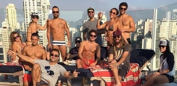 Sabrina Sato e Duda Nagle passaram o final de semana entre amigos a beira de uma piscina - Reprodução/Instagram/markitocosta - Reprodução/Instagram/markitocosta