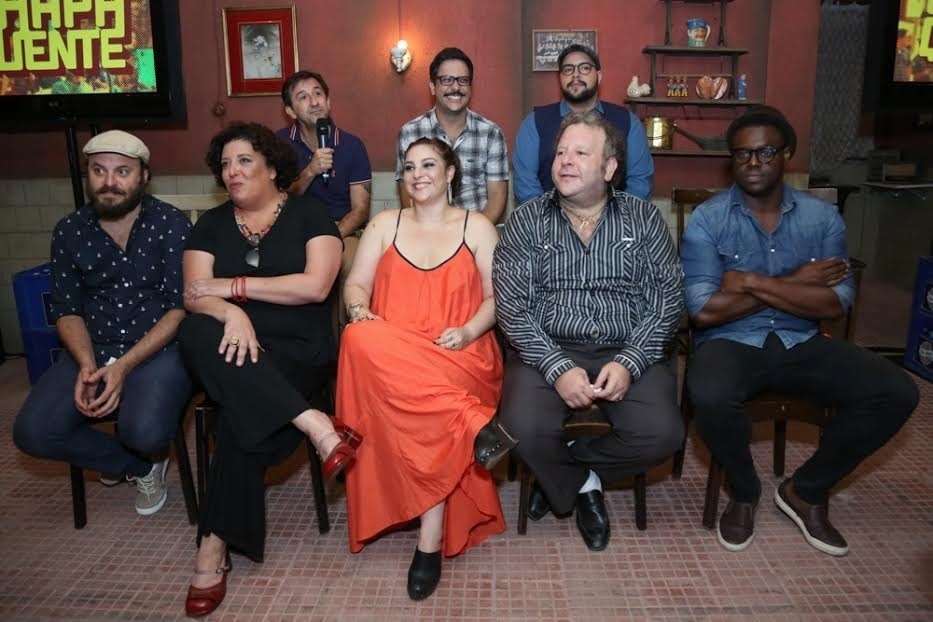 30.mar.2016 - Elenco de "Chapa Quente" reunido no lançamento da segunda temporada da série - Roberto Filho /Brazil News