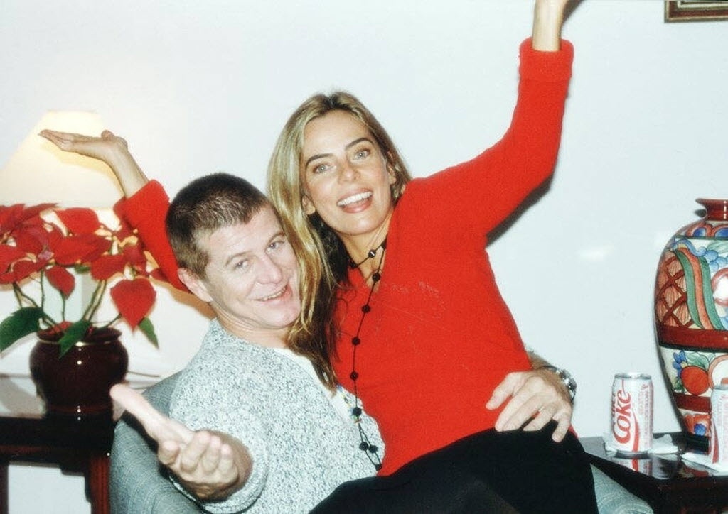 Bruna Lombardi abraça Miguel Falabella durante o programa "Gente de Expressão" - Divulgação