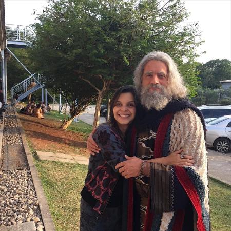 Vivian de Oliveira, na foto com Guilherme Winter, o Moisés de "Os Dez Mandamentos" - Reprodução/Instagram/viviandeoliveira14