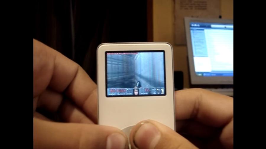 Um iPod não é nem de longe o eletrônico mais bizarro a rodar "Doom" - Reprodução